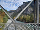 Hinterrhein-Brücke Rothenbrunnen, Ruine Hochjuvalt, Okt.2022 Hinterrhein-Brücke Rothenbrunnen, Ruine Hochjuvalt, Okt.2022