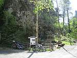 Eingang zu                  den Höllgrotten, Juni 2011