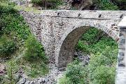 alte Steinbogenbrücke Punt di Val di Lei am Averser-Rhein
