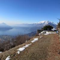 San Bernardo; Blick auf den Lago Maggiore und
                    die Brissago-Inseln