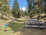 Spiel- und Picknickplatz beim Seelein in Mornera, Ende April 2023