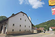 Dorfzentrum mit Kirche von Glovelier