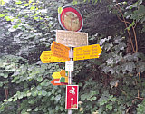 wegweiser_tanzplatz_oberhalb_kristallhoehle.jpg