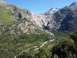 Talboden von Gletsch, die junge Rhone, oben
                        der Gletschersee