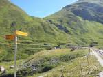 Station
                      Muttbach der Furka-Oberalp-Bahn; oben der
                      Furkapass