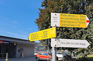 Wegweiser Bahnstation Balerna, Okt 2026